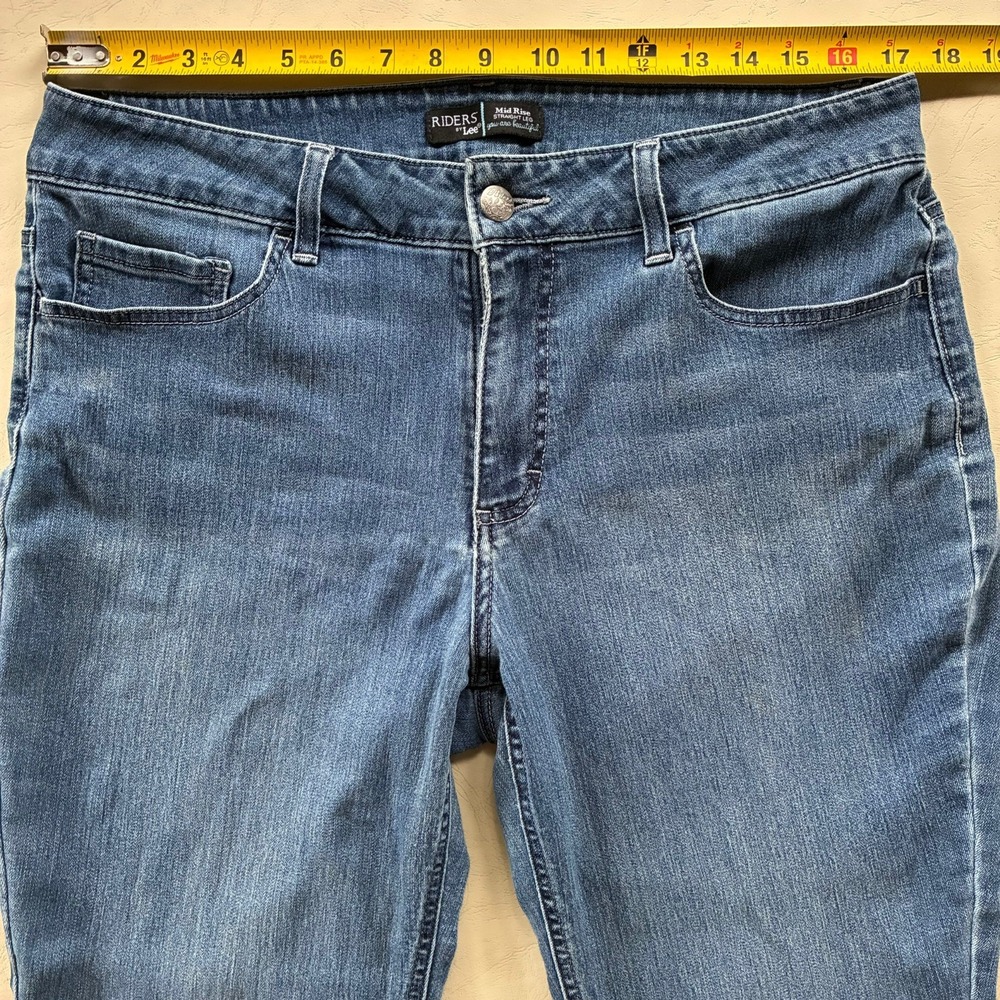 Riders by Lee Women's Size 16M Mid Rise Straight Leg Stretch Blue Jeans 34 w